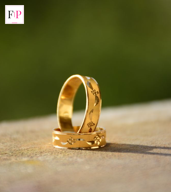 Zendaya Tom Holland Wedding: 7 Secrets Behind the Surrey Day Gold wedding bands close-up, symbol of the Zendaya Tom Holland wedding